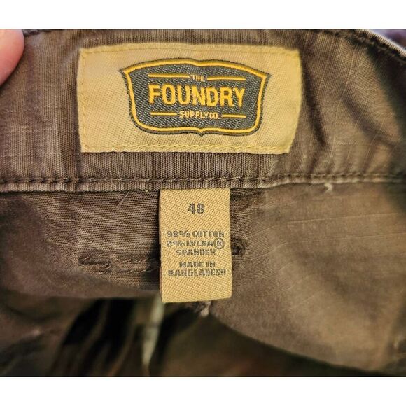 Foundry Cargo Shorts Brown Pockets With Side Elastic Waistband Size 48 - Picture 3 of 3